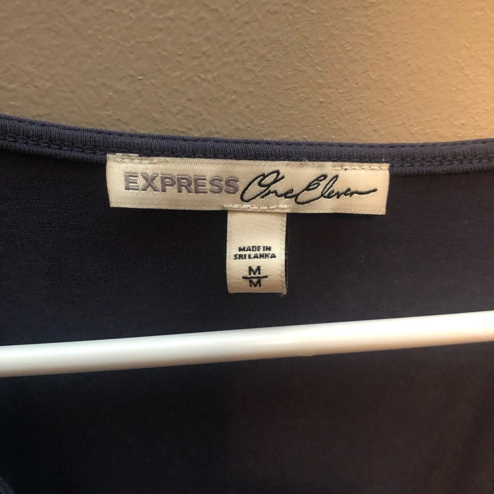 Express Top ♥️ - Picture 4 of 5